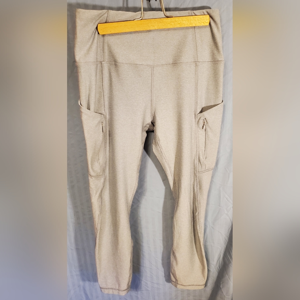 RBX Yoga Capri Leggings with Pockets, Light Grey, Size Medium